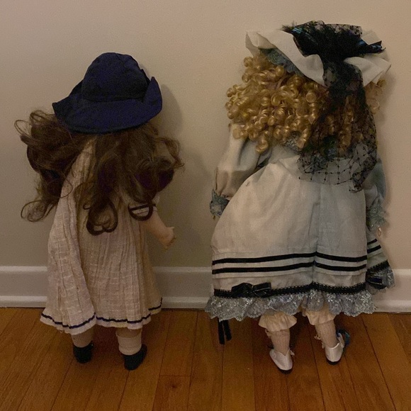 Delton product Corp. Fine collectibles. Two dolls. - Picture 5 of 8